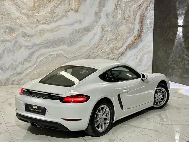 Porsche 718 view 11