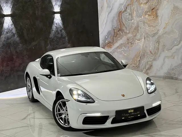 Porsche 718 view 4