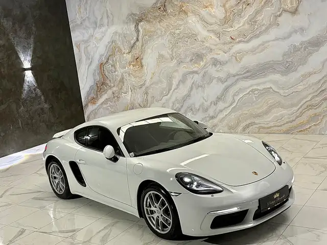 Porsche 718 view 10