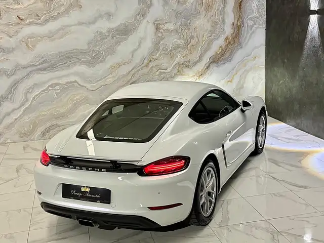 Porsche 718 view 13