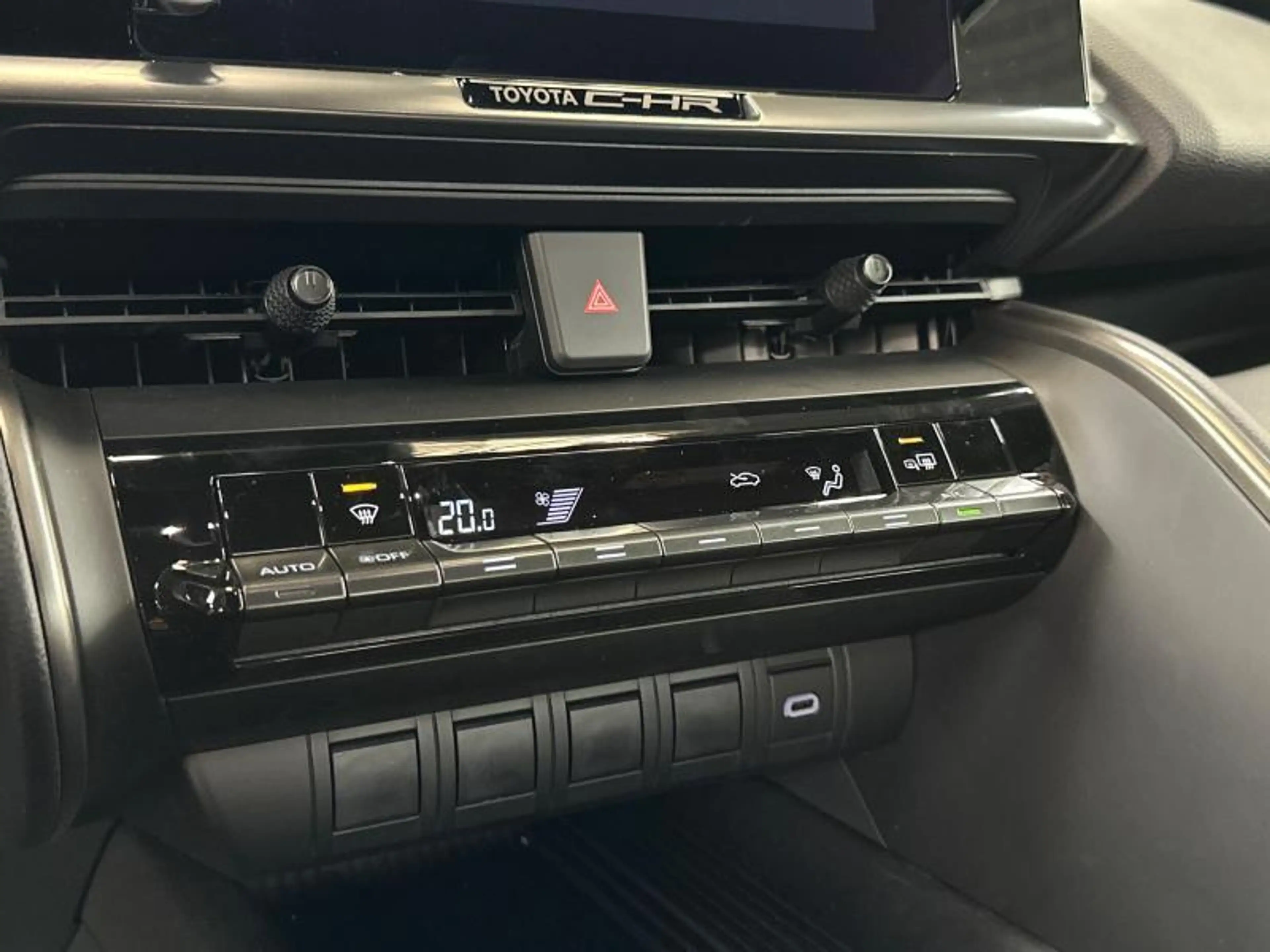 Toyota C-HR 140hp HEV C-HR | carplay | camera — photo 24
