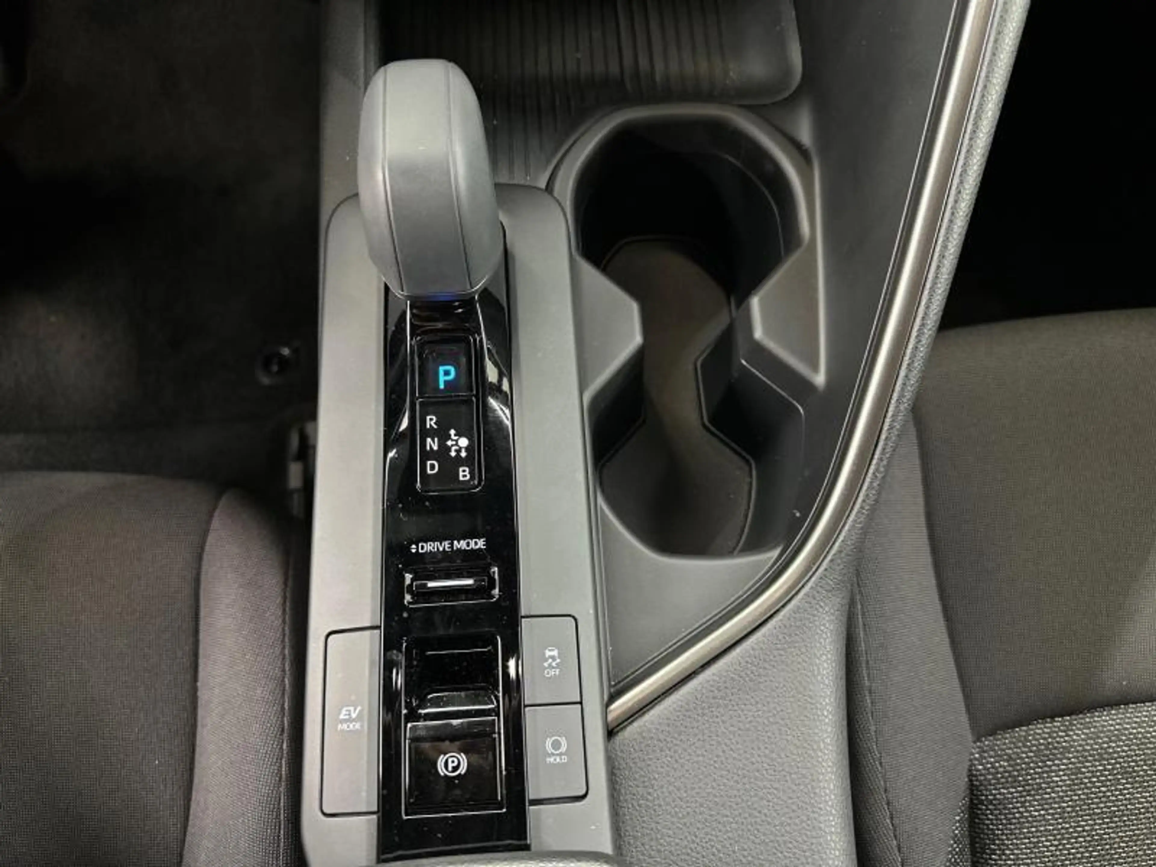 Toyota C-HR 140hp HEV C-HR | carplay | camera — photo 25