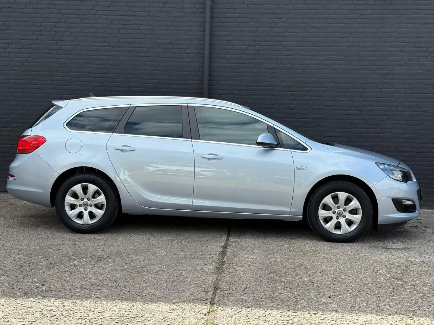 Opel Astra Sports Tourer 1.6 CDTi Blitz AIRCO | CRUISE | ELEK Grijs - 2