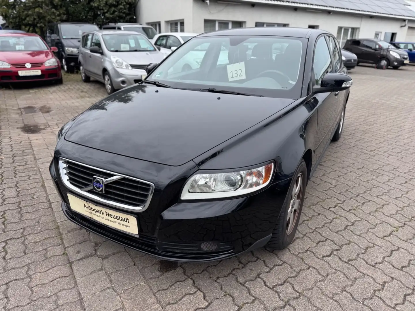 Volvo V50 Kombi 1.6 Kinetic Schwarz - 1