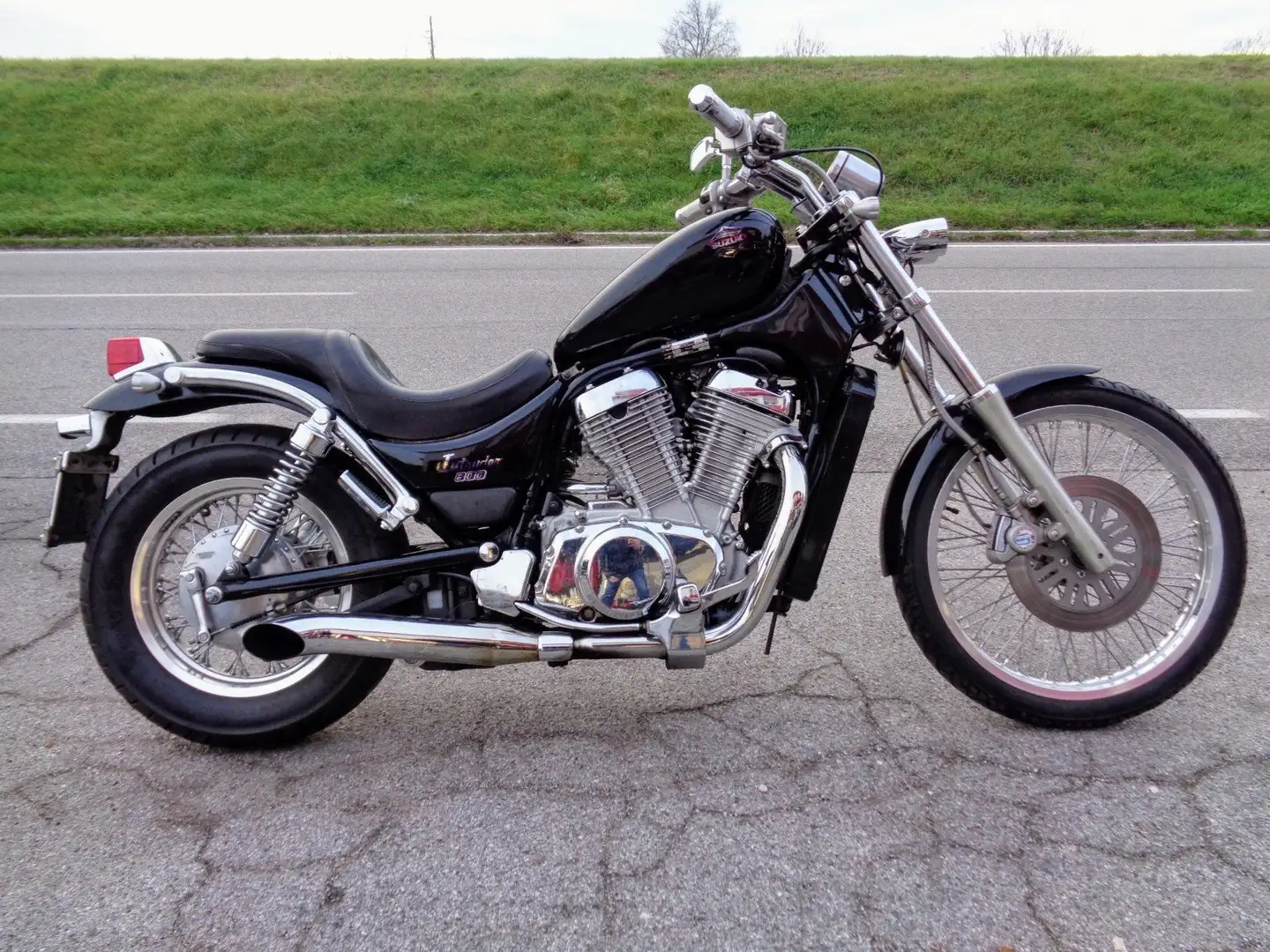 Suzuki VS 800 Intruder versione classic europea Nero - 1