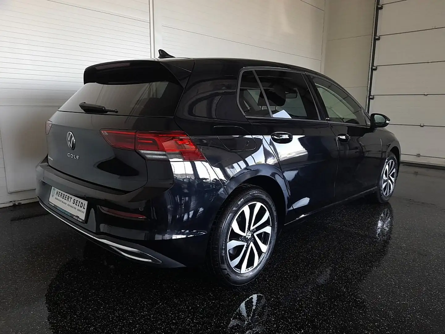 Volkswagen Golf VIII ACTIVE 2,0 TDI DSG *LED & FERNLICHTASSIST ... Zwart - 2