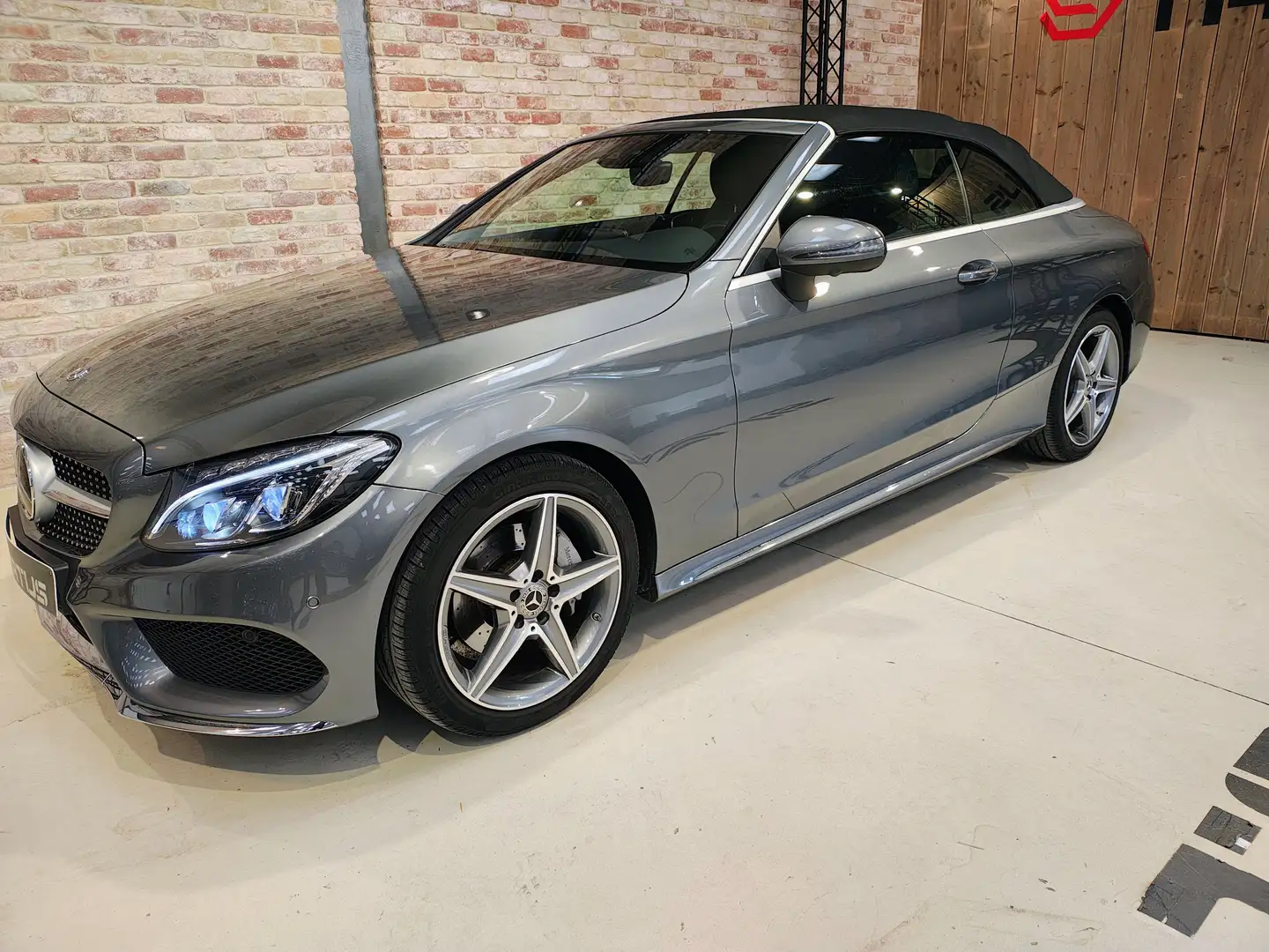 Mercedes-Benz C 180 PACK AMG. 26500KM. AIR SCARF. Grijs - 1