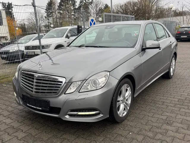 Mercedes-Benz E 220 BlueEFFICIENCY Automatik Avantgarde*NAVI*XENON*