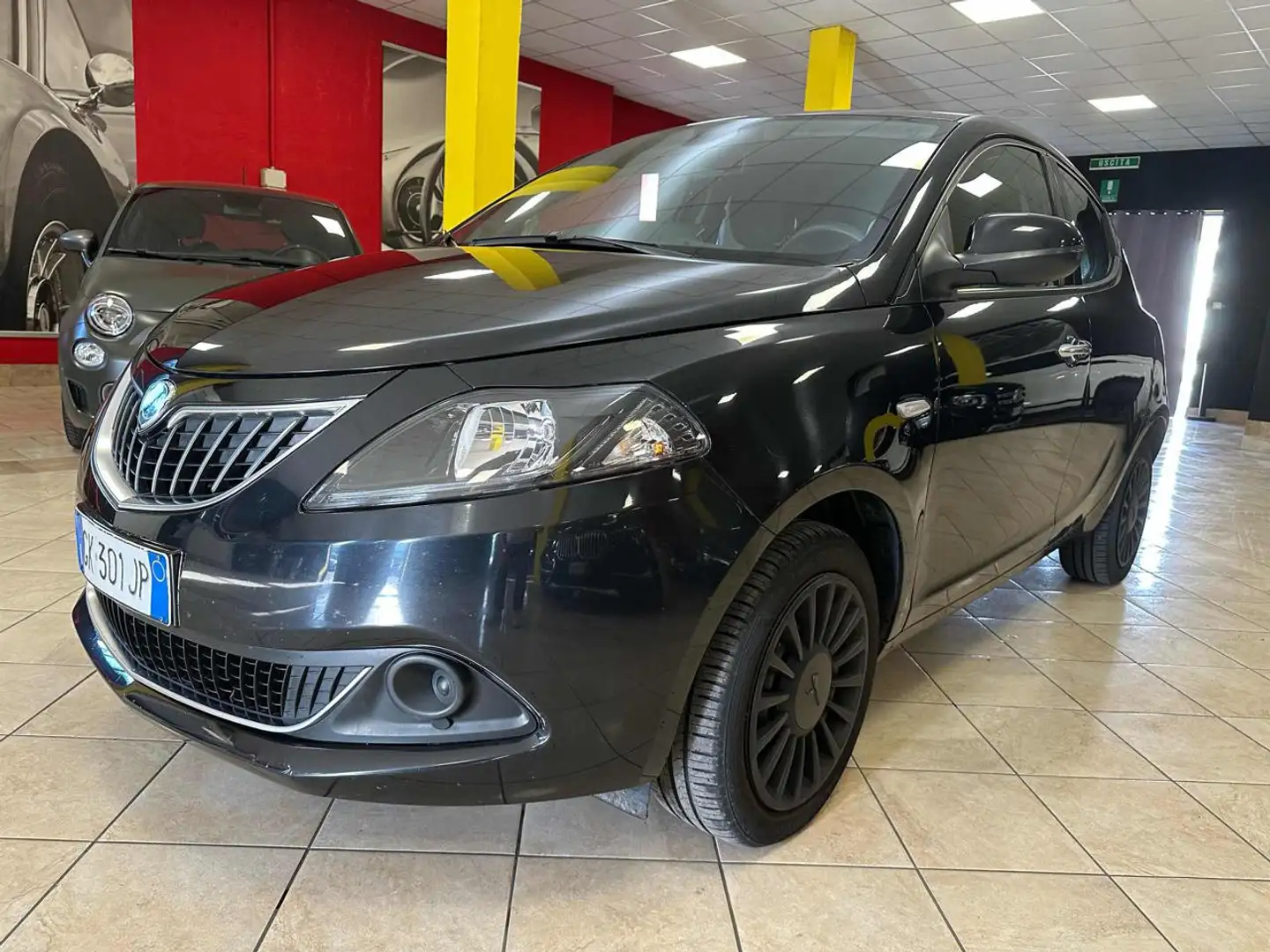 Lancia Ypsilon 1.0 5 porte S&S Hybrid Nero - 2