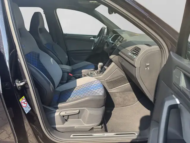 Volkswagen Tiguan view 4
