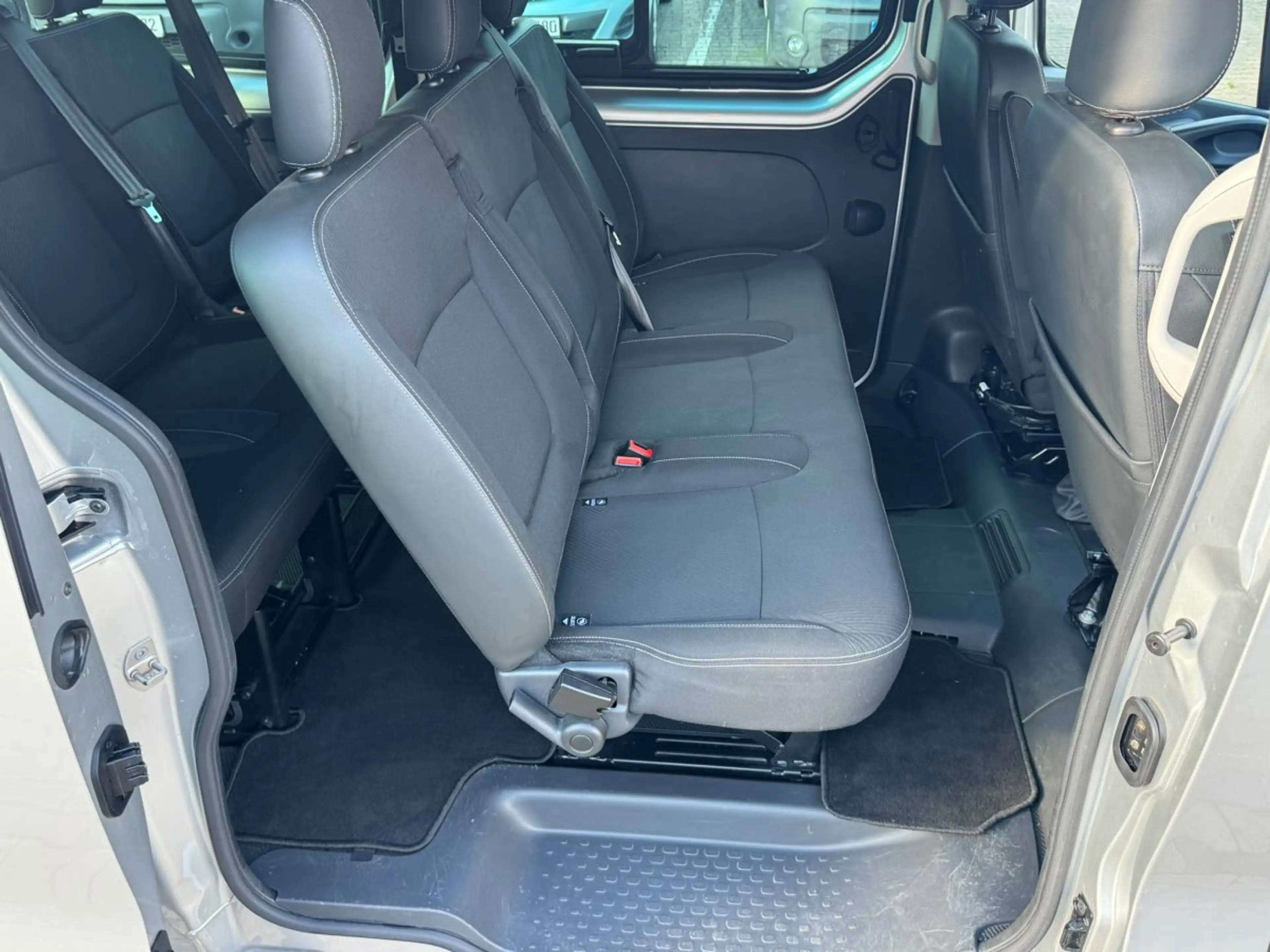 Nissan NV300 2,9t dCi 170 DPF L2H1 PREMIUM (EURO 6d-TEMP) 2,9t — photo 17