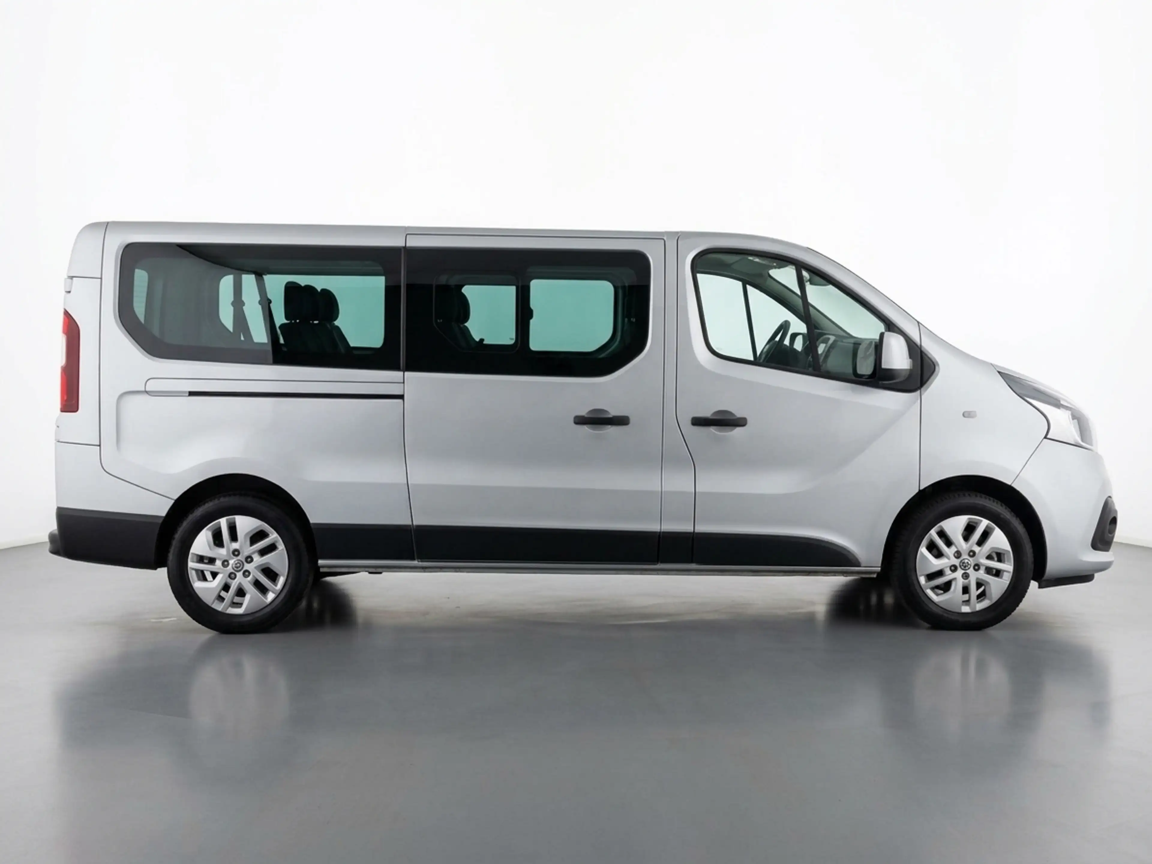 Nissan NV300 2,9t dCi 170 DPF L2H1 PREMIUM (EURO 6d-TEMP) 2,9t — photo 5