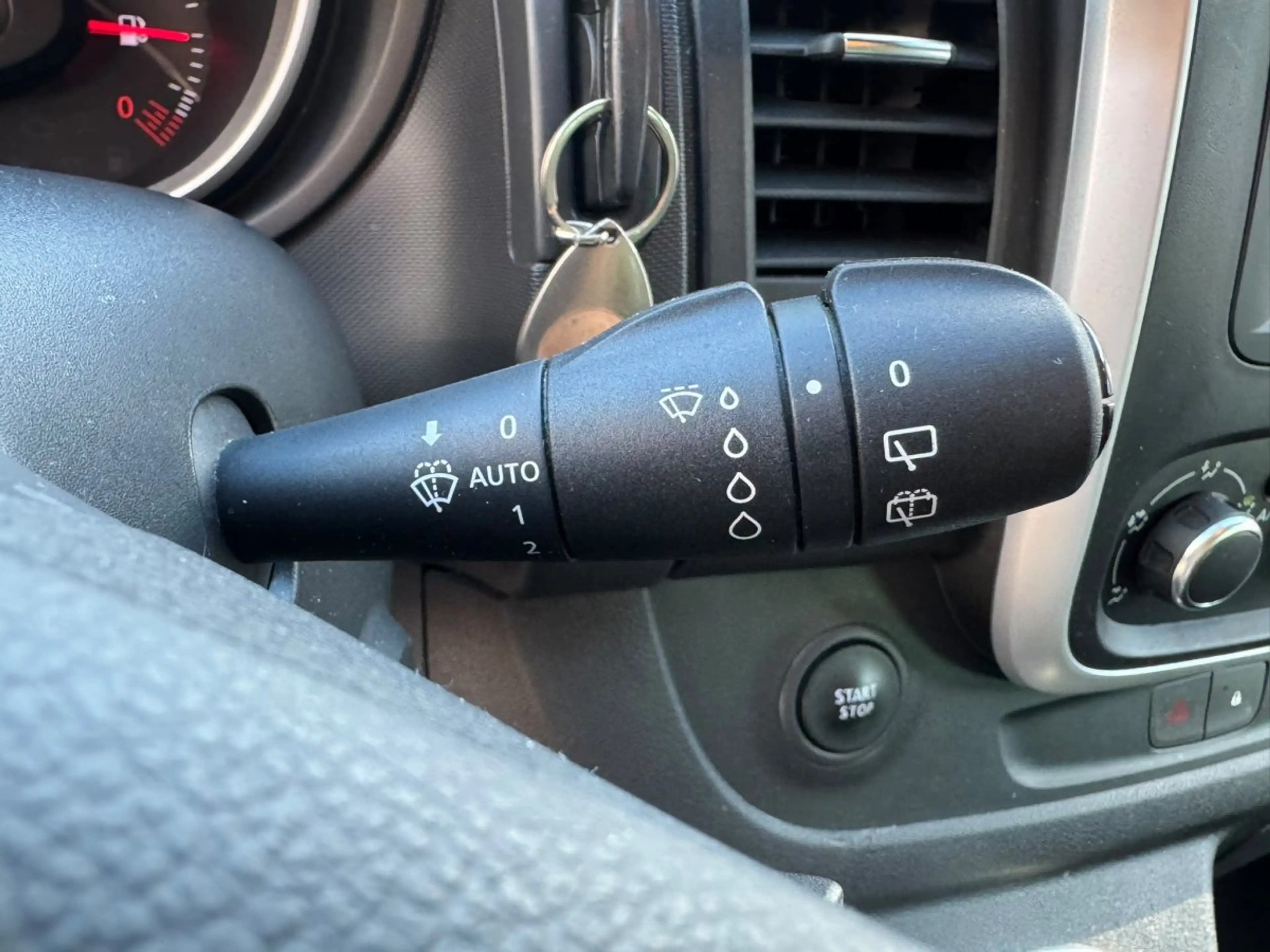 Nissan NV300 2,9t dCi 170 DPF L2H1 PREMIUM (EURO 6d-TEMP) 2,9t — photo 28