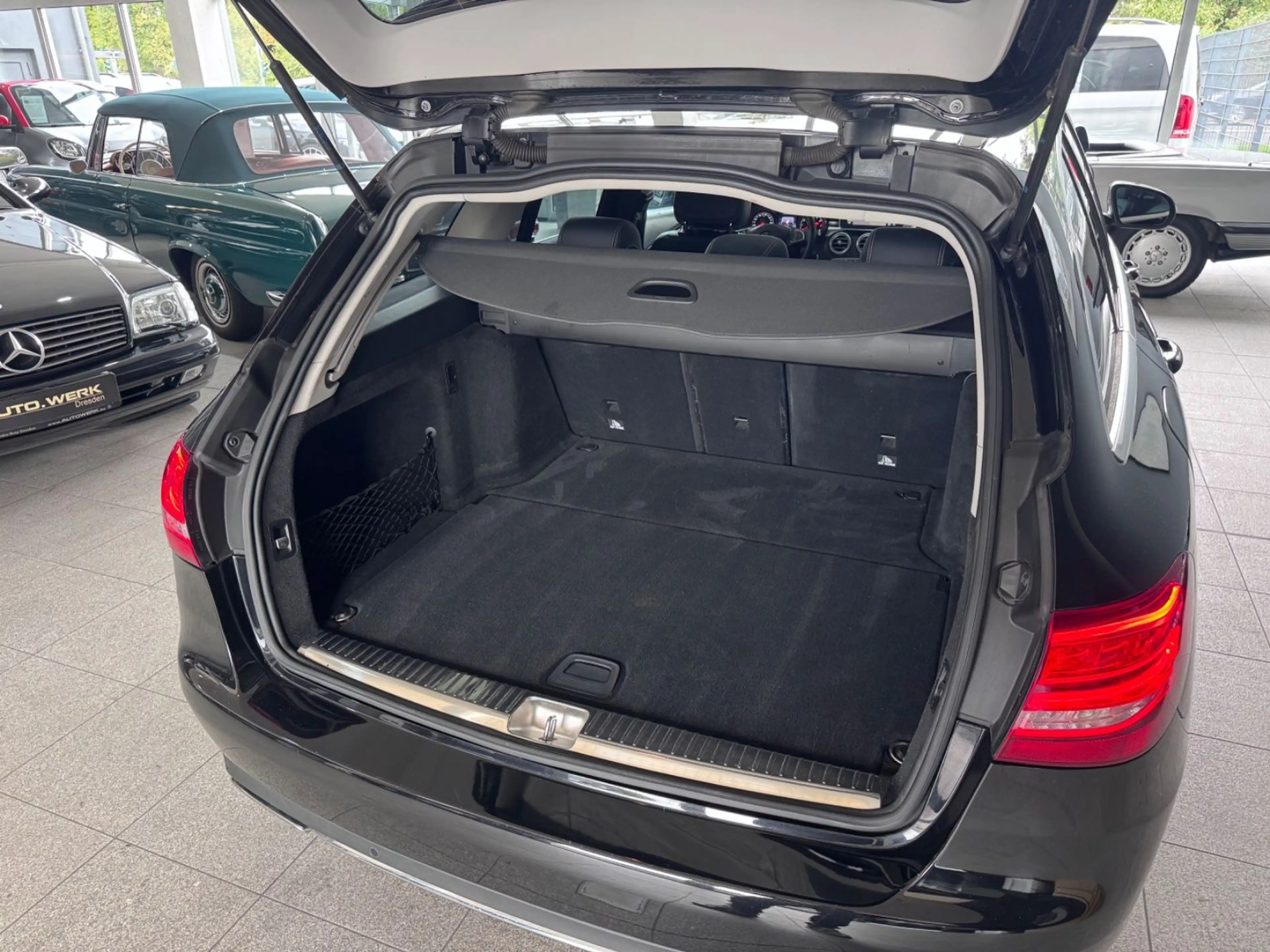 Mercedes-Benz C 250 T Avantgarde*360°KAMERA*PANORAMA*LED*LMF — photo 6