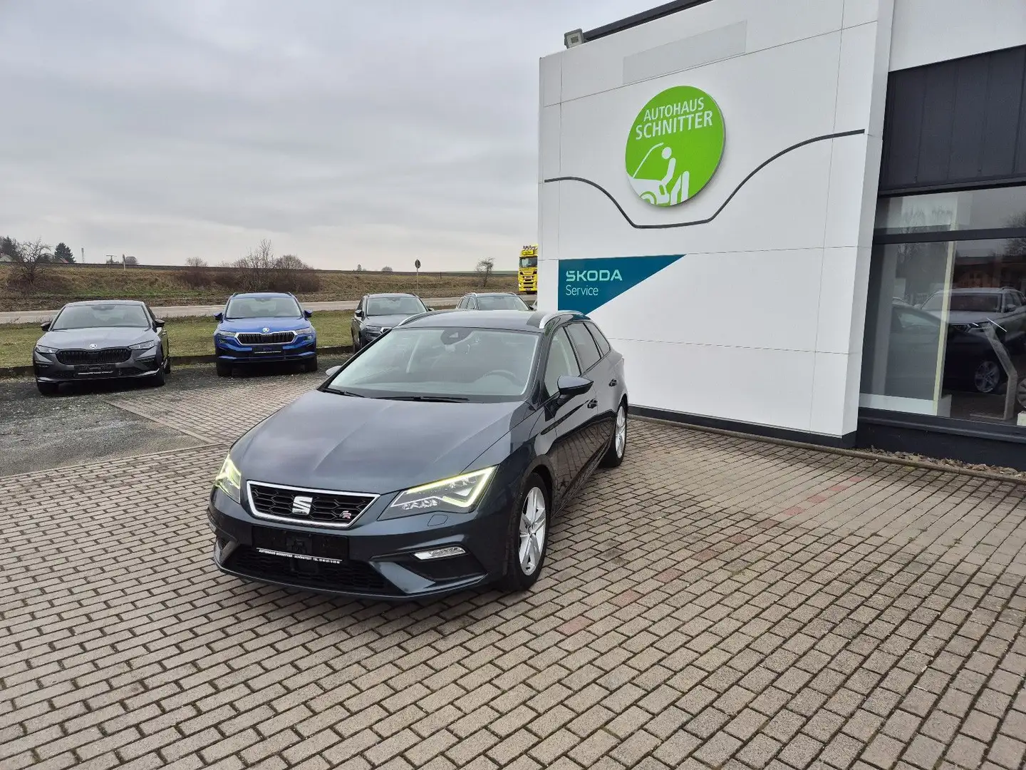 SEAT Leon ST FR Black Matt Edition Navi Kessy DSG Grau - 1