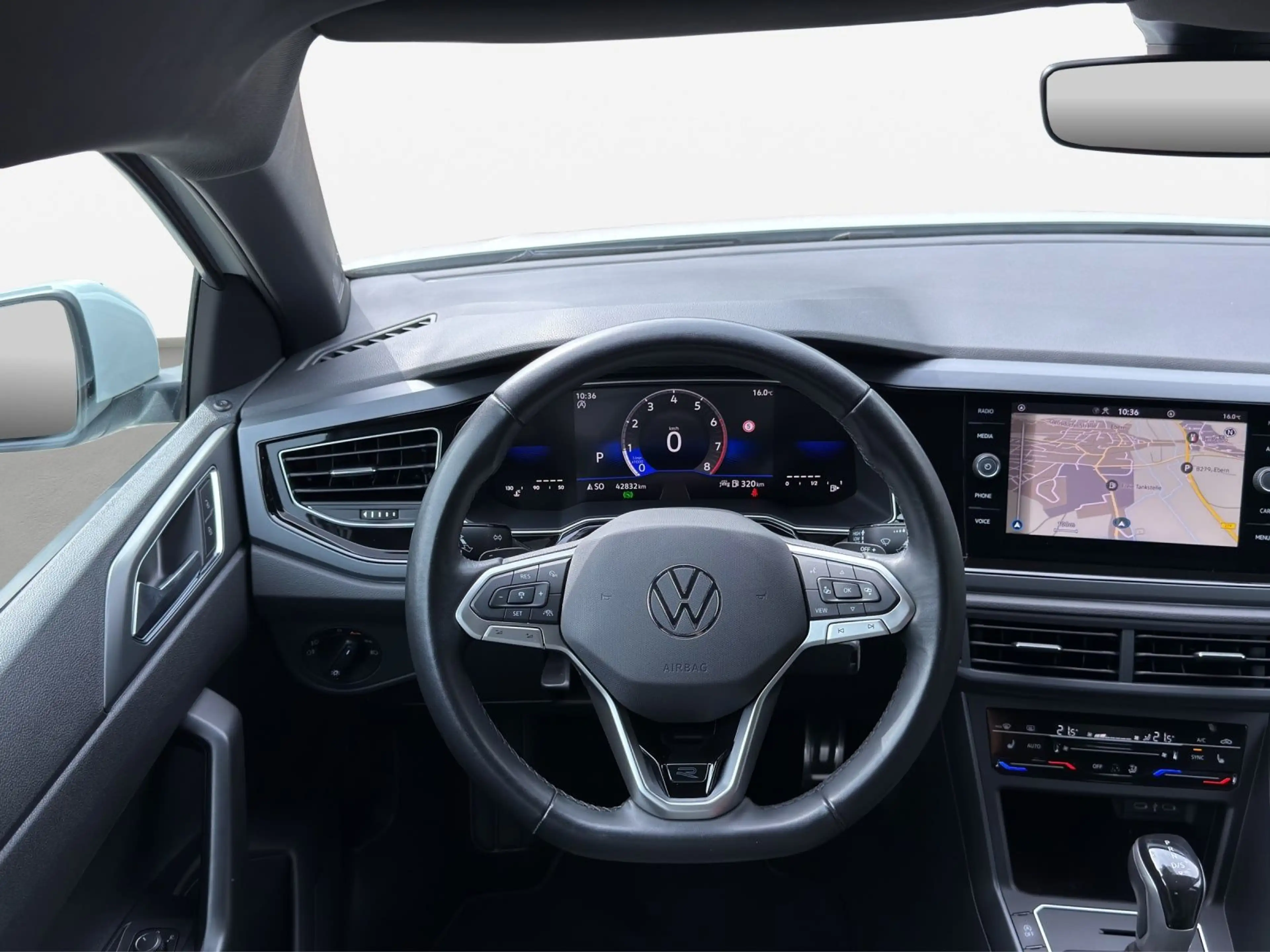 Volkswagen Polo 1.0 TSI DSG R-Line *IQ.Light*Virtual*PDC*SH — photo 8