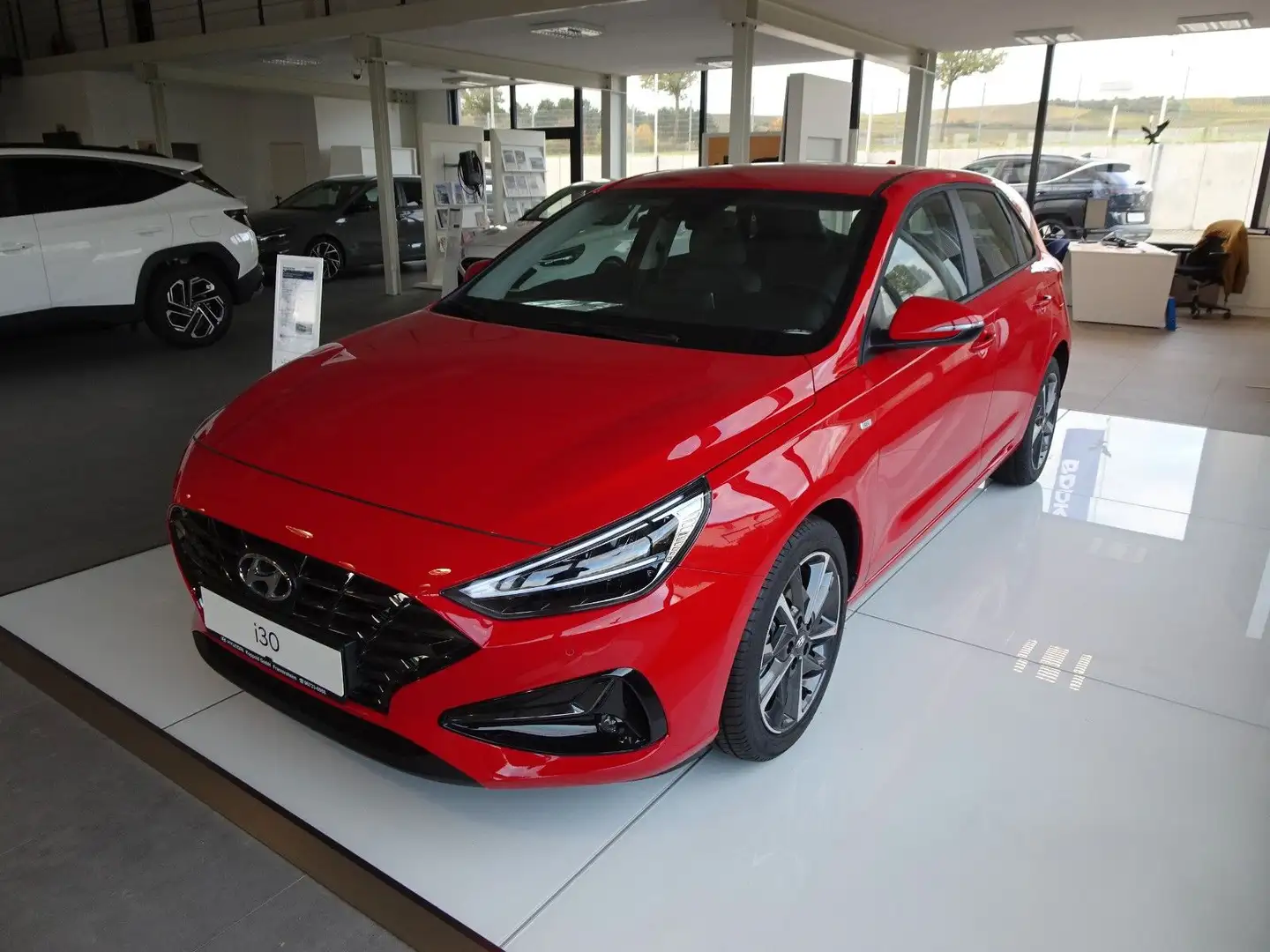 Hyundai i30 Trend mit LED-Paket u. Navi, AUTOMATIK Rouge - 1