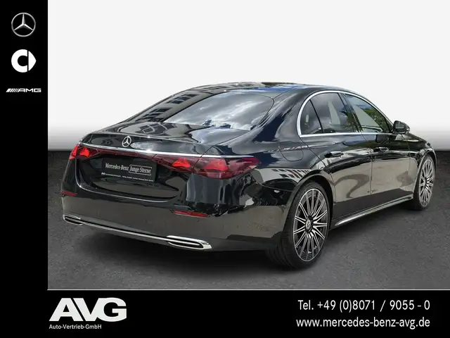 Mercedes-Benz E-Class view 3