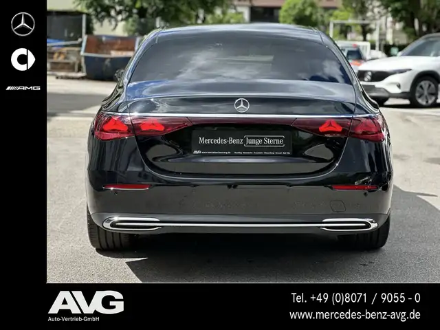 Mercedes-Benz E-Class view 6