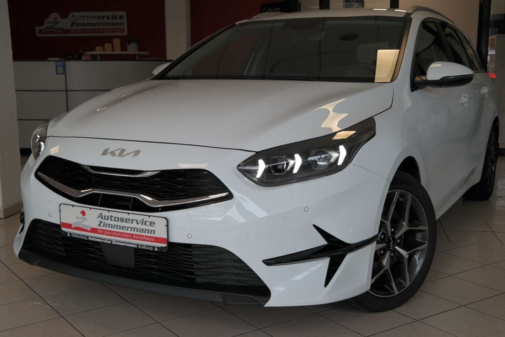 Kia Ceed SW / cee'd SW nuo 390 €/ mėn Benzinas 2023m. Sedanas Automatinė