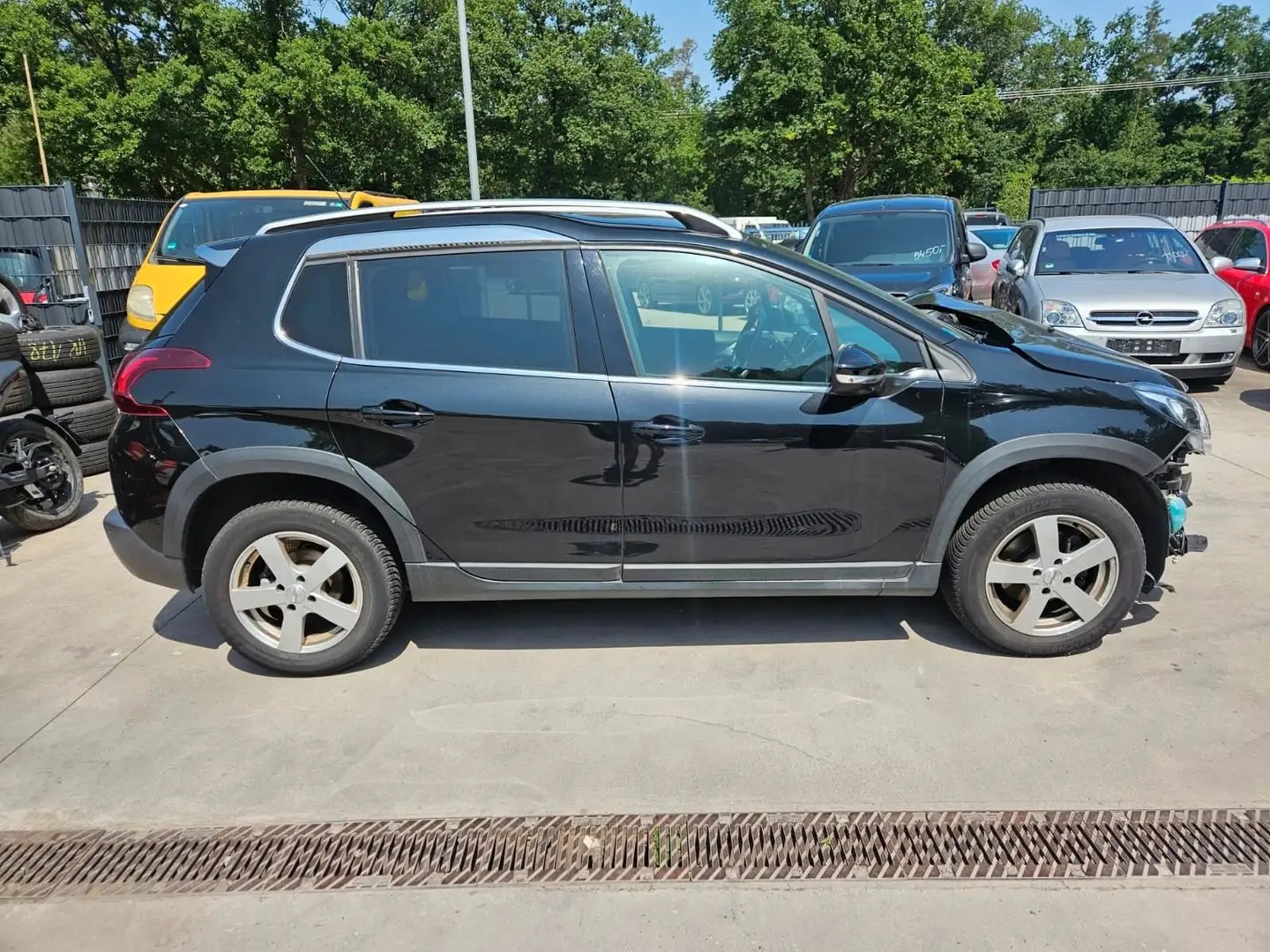 Peugeot 2008 Allure Schwarz - 2
