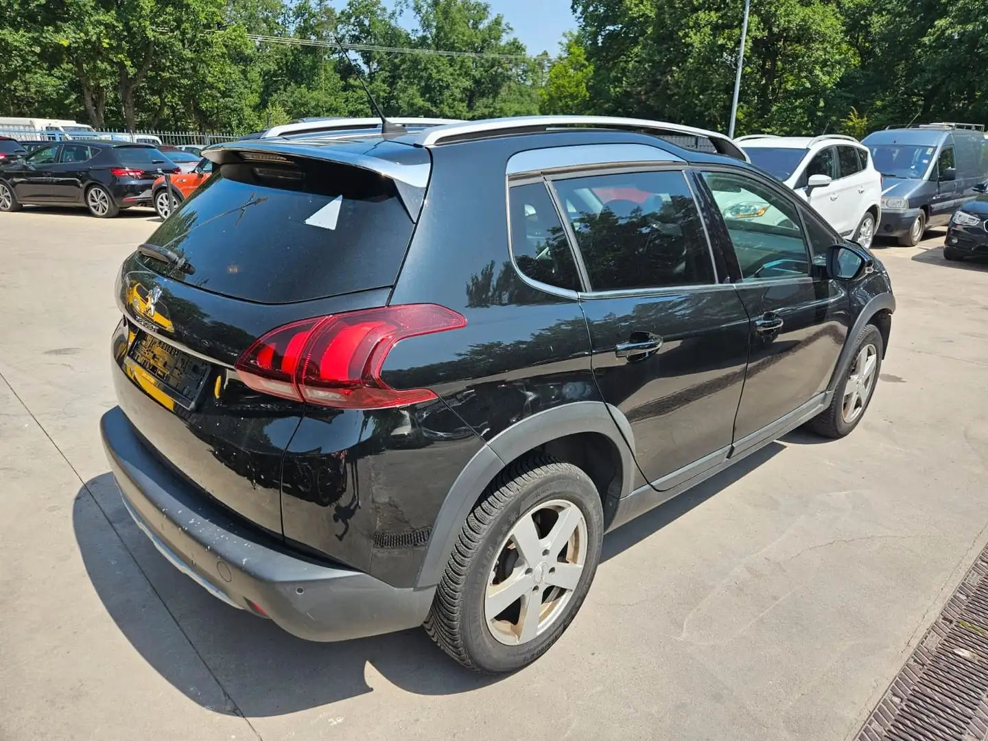 Peugeot 2008 Allure Schwarz - 1