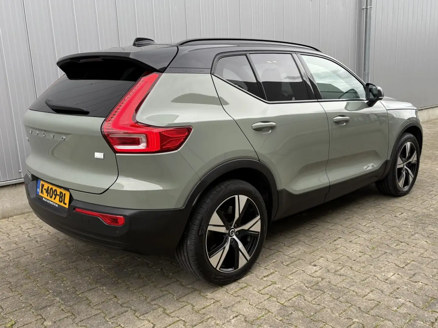 Volvo XC40 RECHARGE P8 AWD R-DESIGN SOH 95% Groen - 2