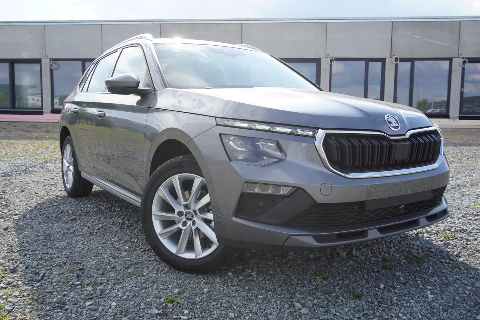 Skoda Kamiq 1.0TSI DSG AHK Navi/MirrorLi Matrix Kamera Gris - 1