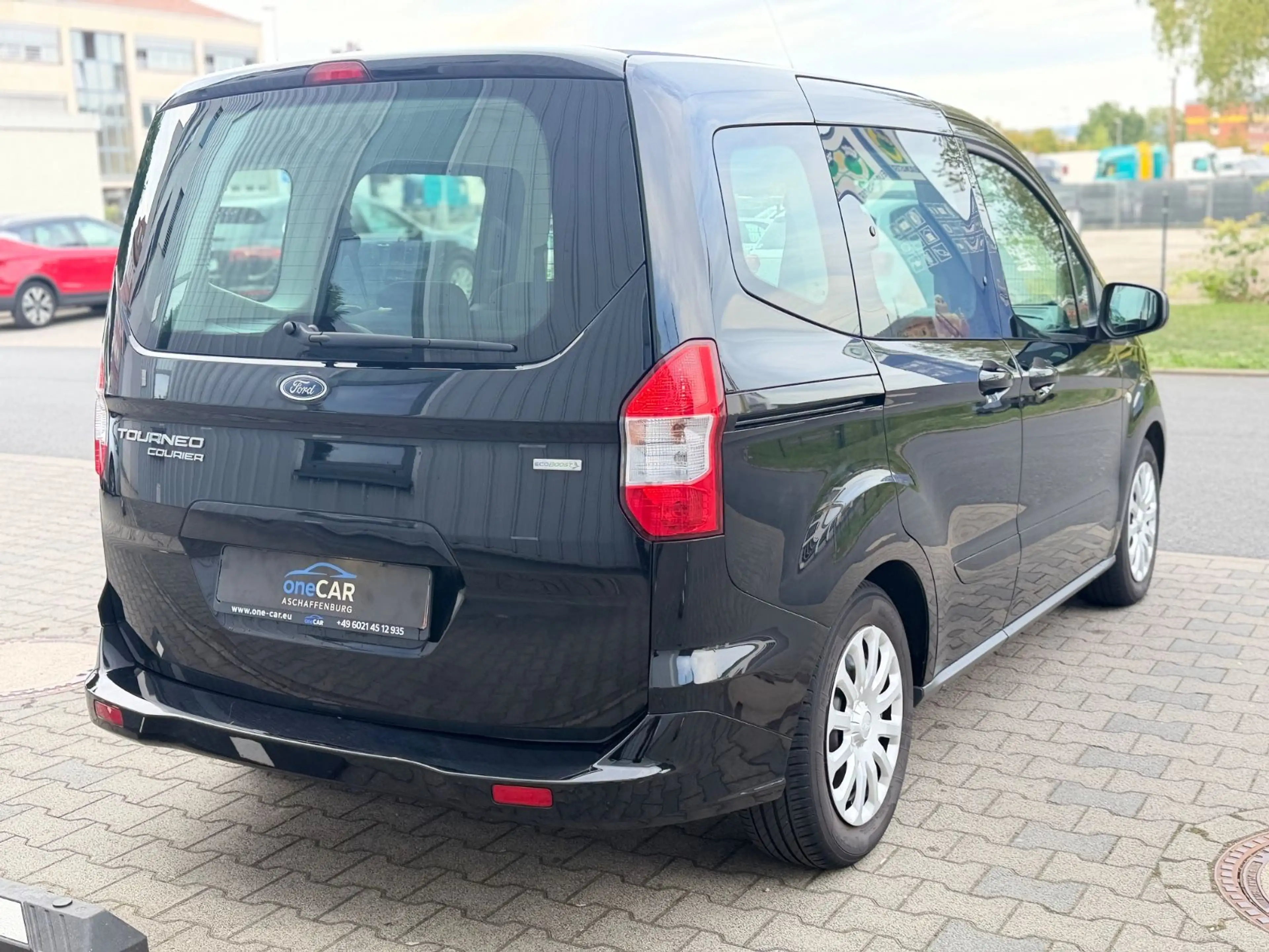 Ford Tourneo Courier 5-Sitzer — photo 2
