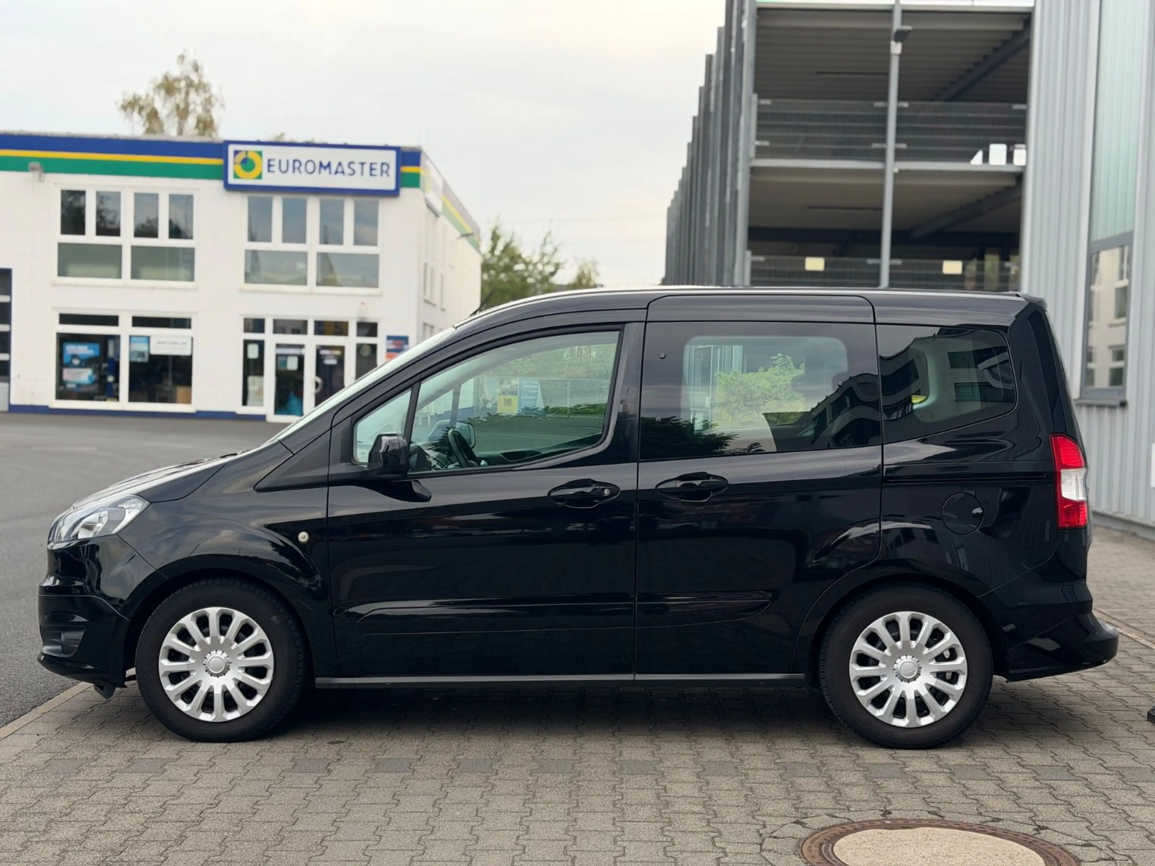Ford Tourneo Courier 5-Sitzer — photo 13