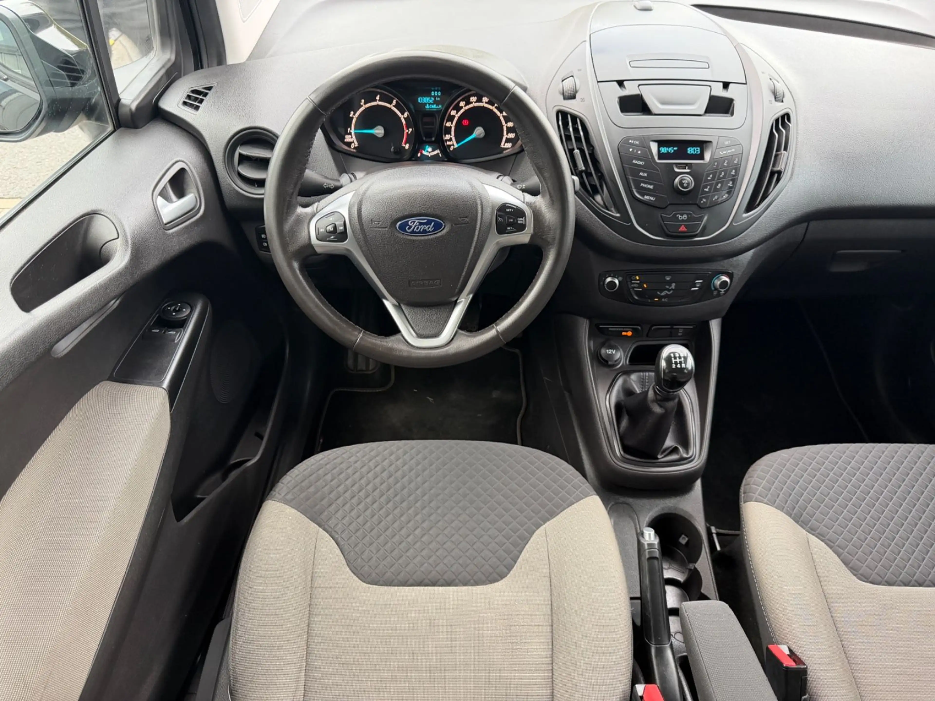 Ford Tourneo Courier 5-Sitzer — photo 4