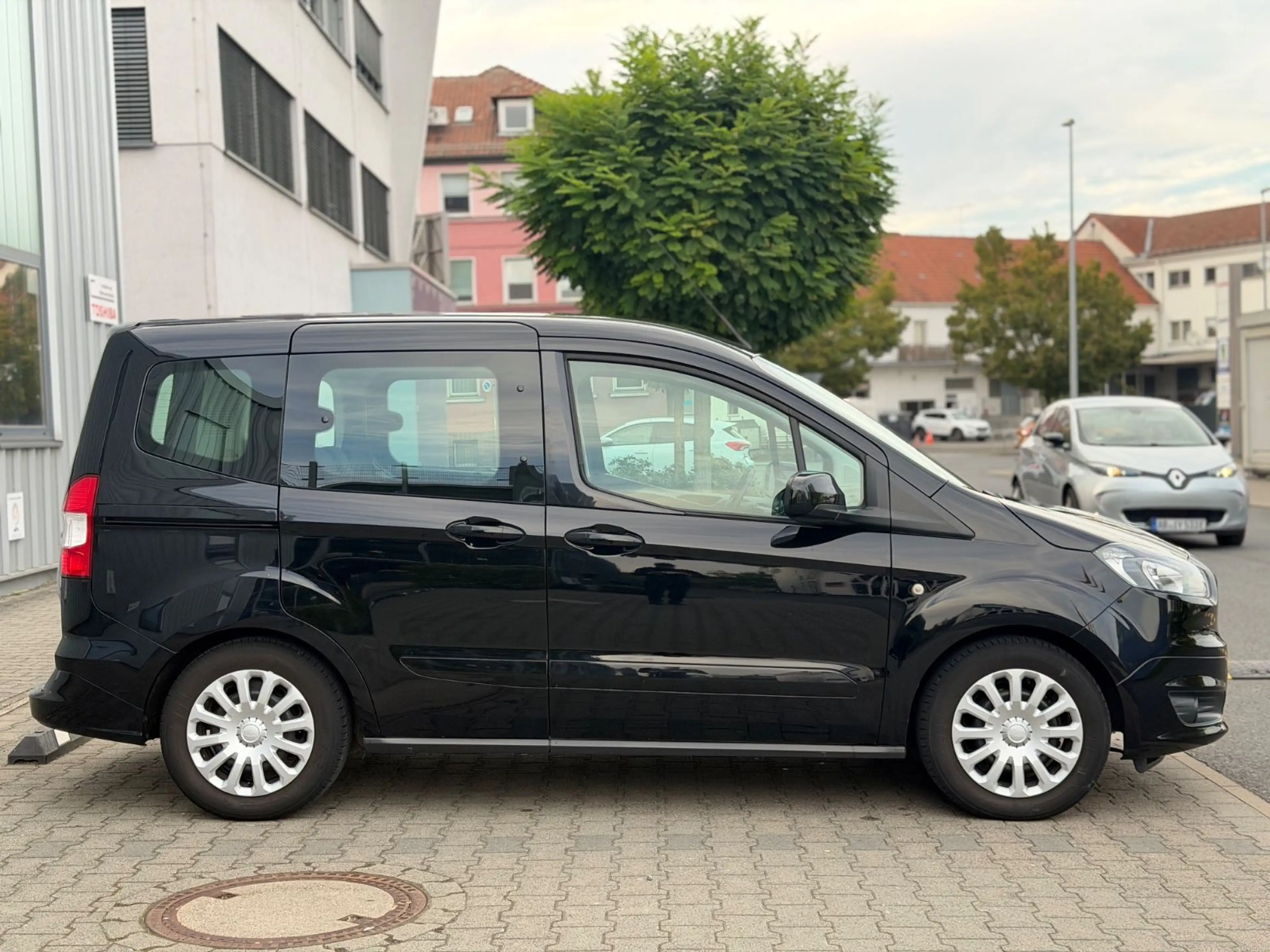 Ford Tourneo Courier 5-Sitzer — photo 9