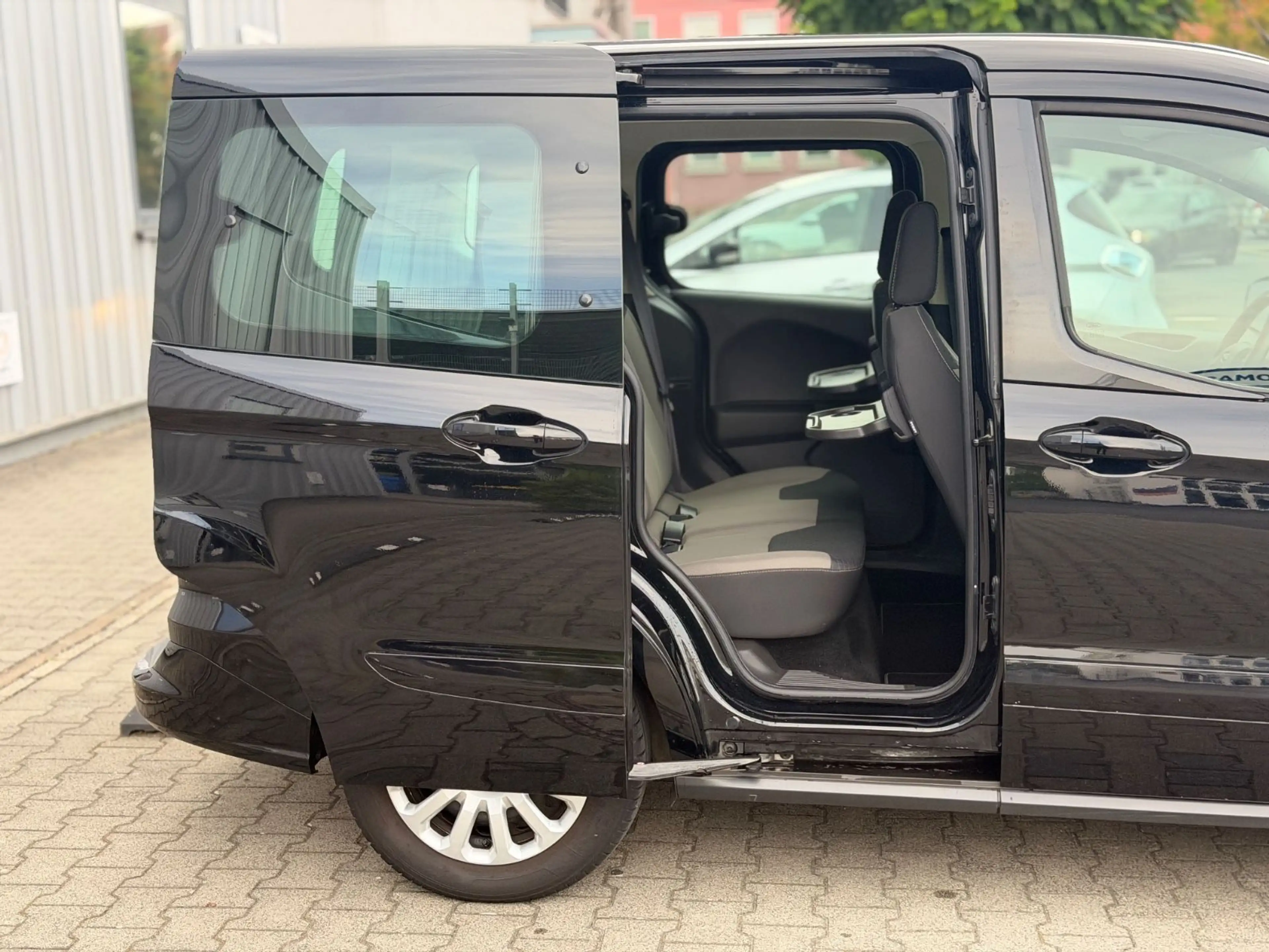 Ford Tourneo Courier 5-Sitzer — photo 10