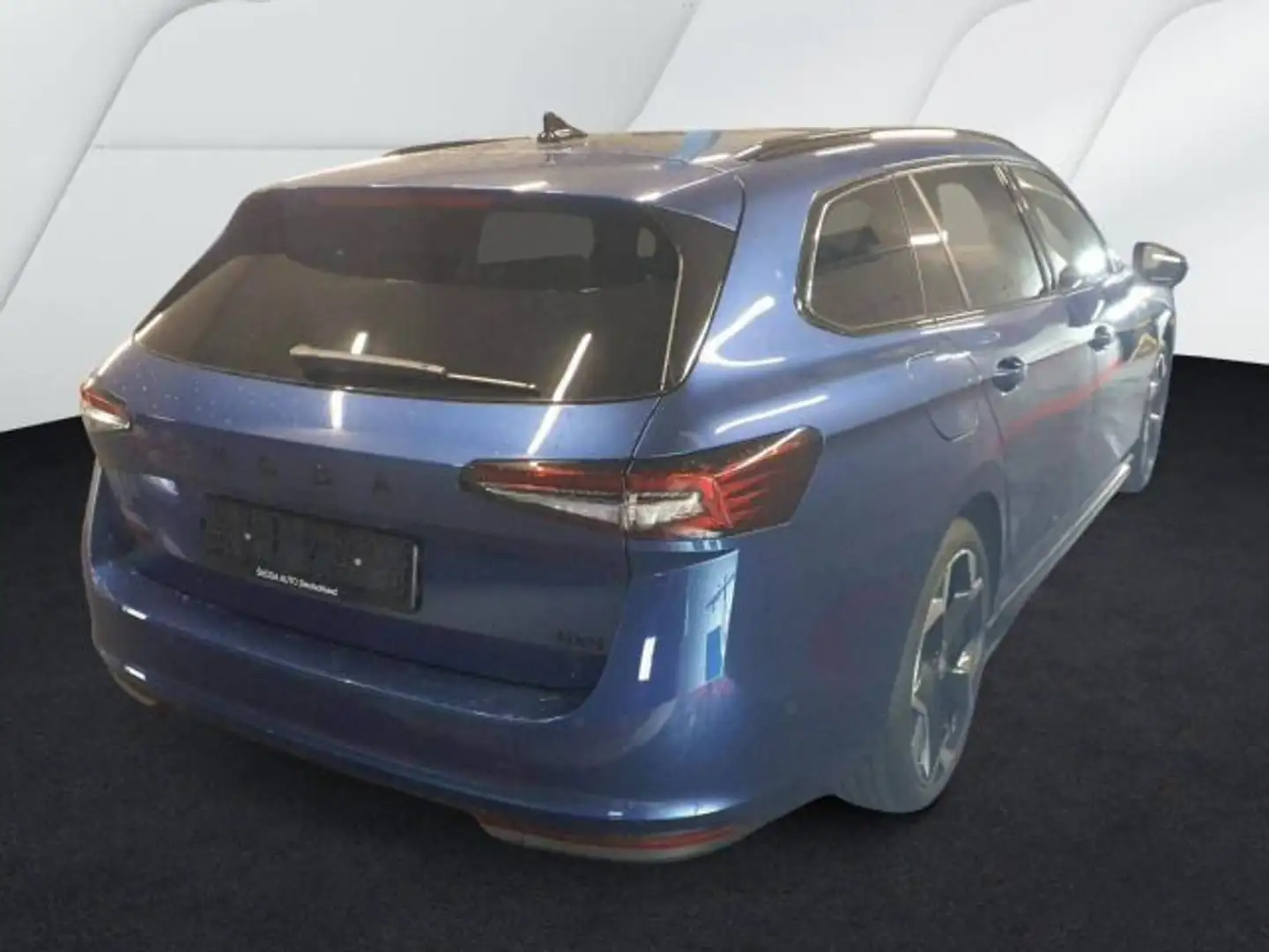 Skoda Superb Combi Sportline 2.0 TDI AHK*Matrix*HuD Blau - 2