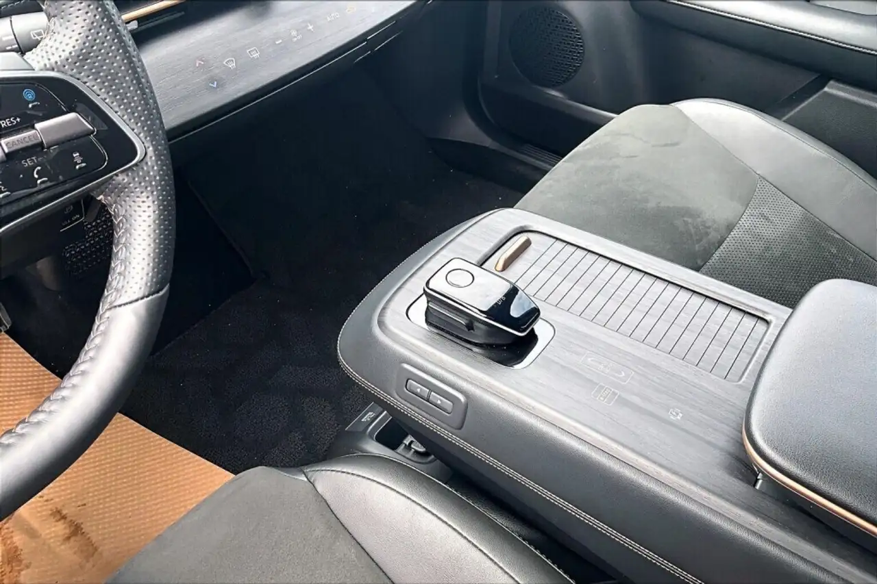 Nissan Ariya снимка Nissan Ariya