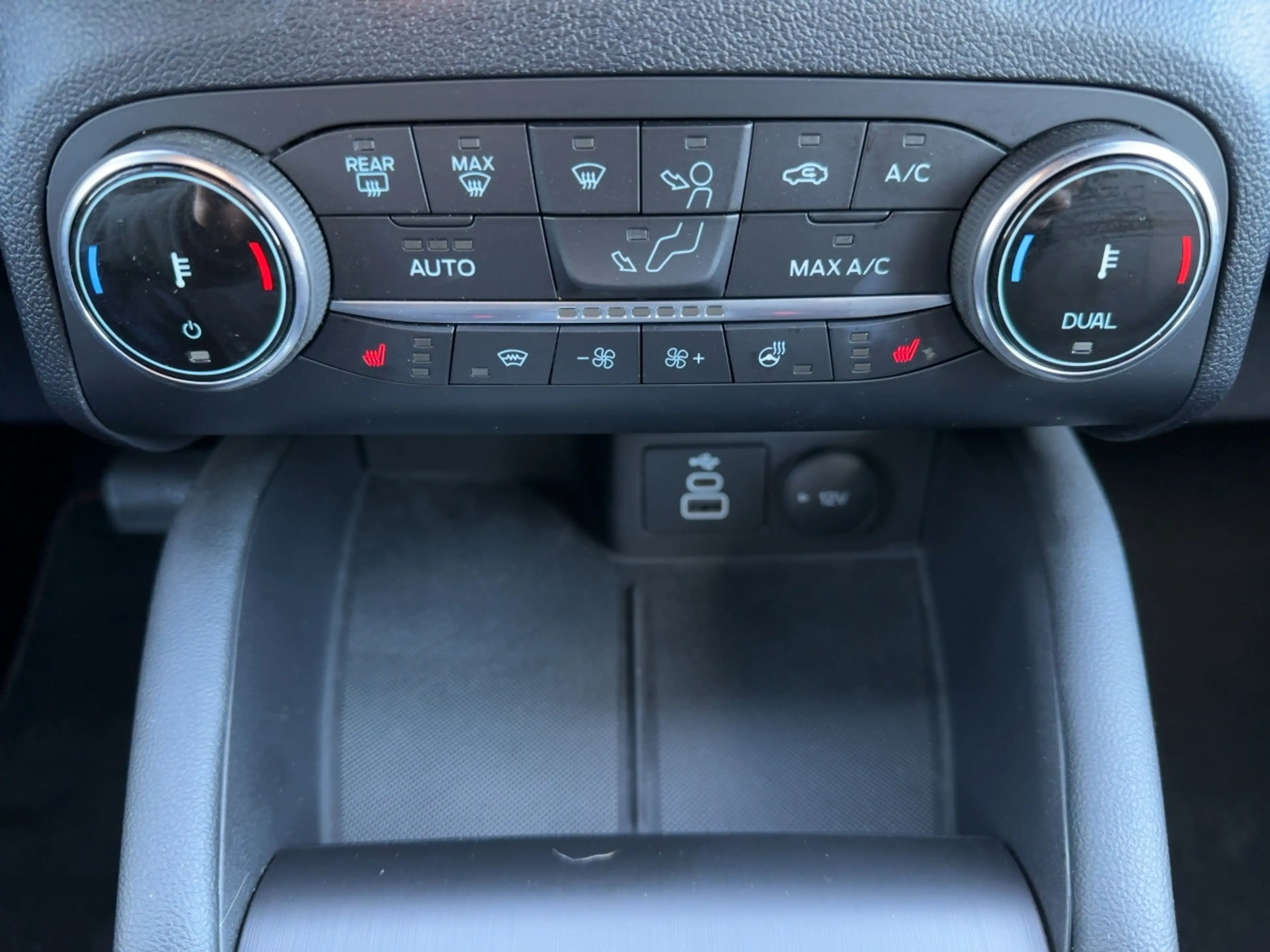 Ford Kuga ST-Line X LED+AHK+Kamera+Winterpaket — photo 13