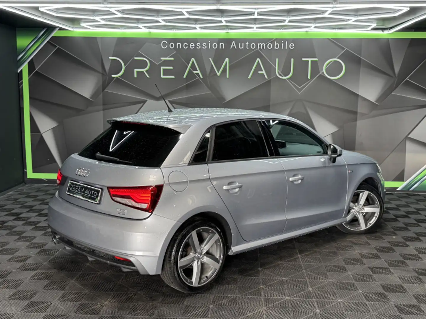 Audi A1 1.0 TFSI 95CH ULTRA S LINE Gris - 2