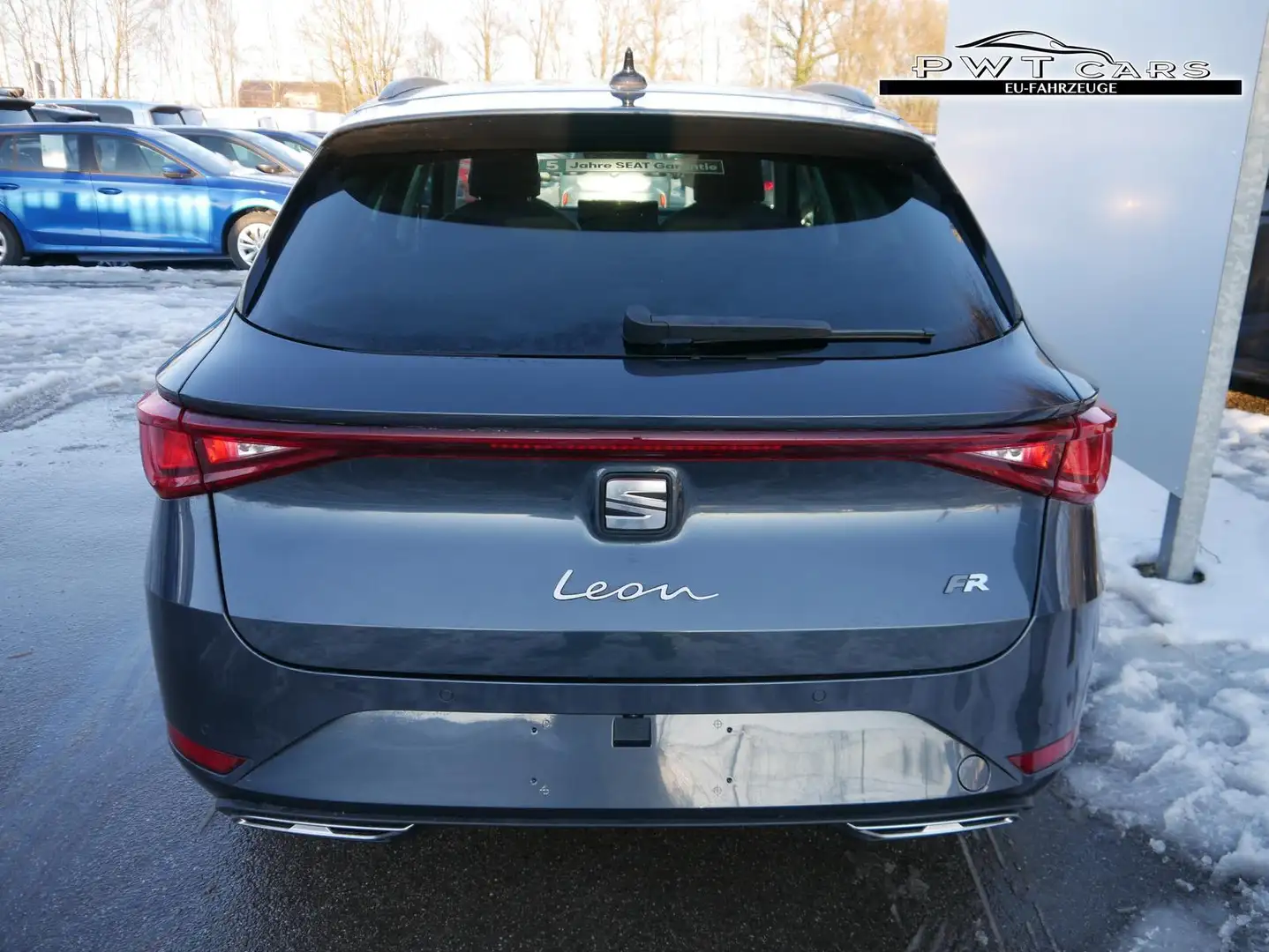 SEAT Leon Sportstourer FR 2.0 TDI Kombi DSG*NAVI*TEMPOMAT... Grau - 2