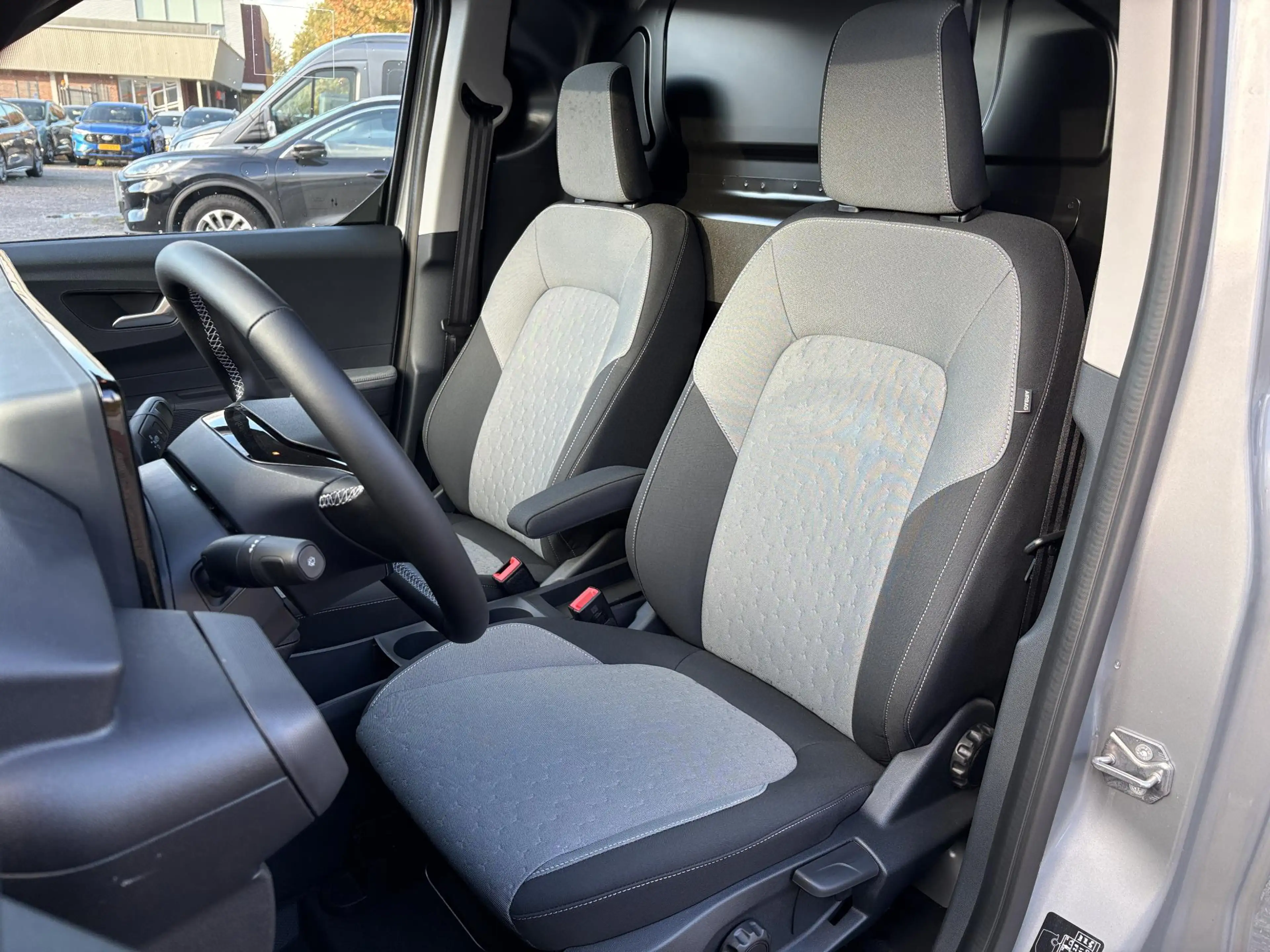 Ford Transit Courier E-Transit Limited 44 kWh 136pk | Adaptive cruise c — photo 15