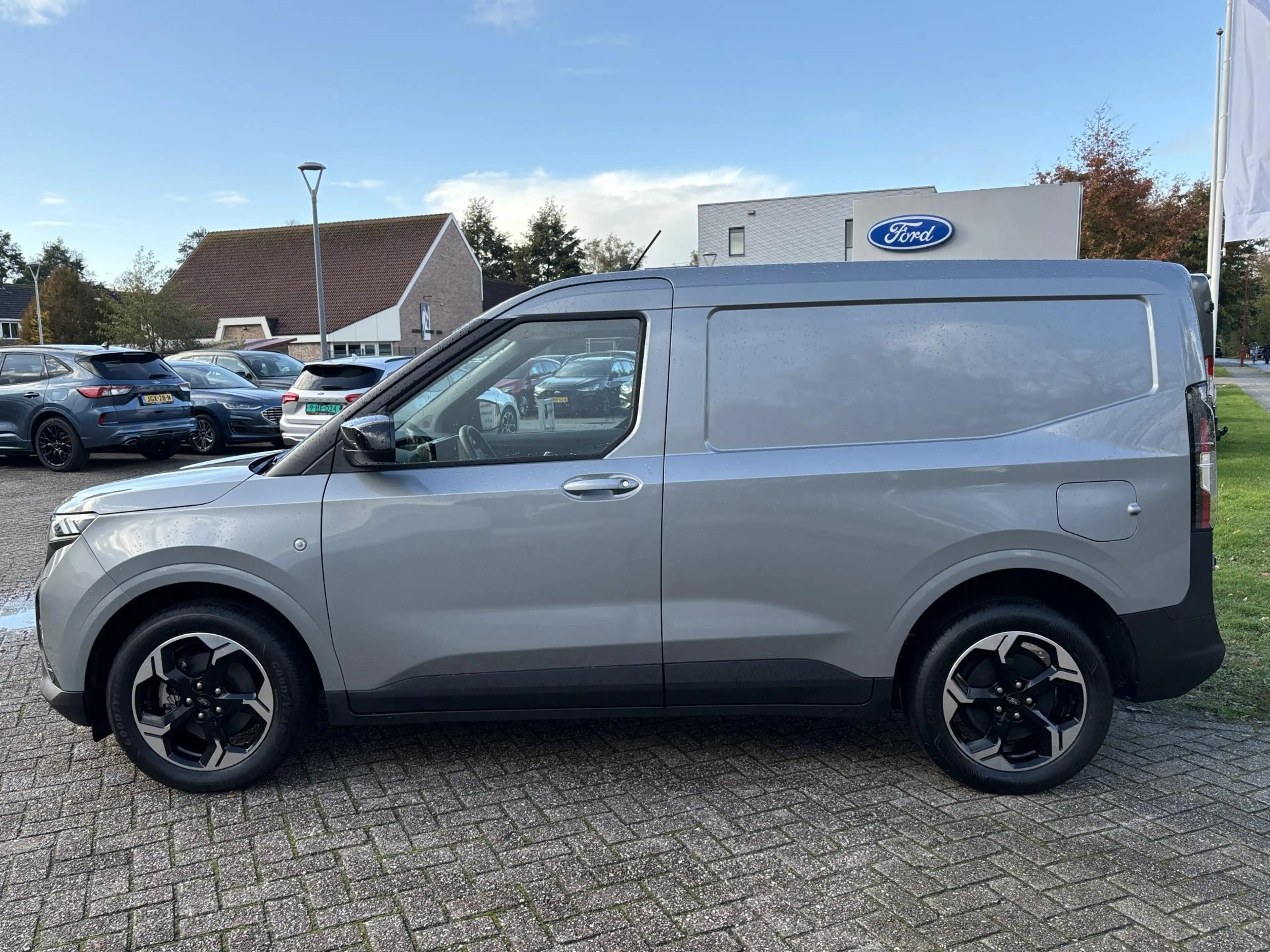 Ford Transit Courier E-Transit Limited 44 kWh 136pk | Adaptive cruise c — photo 4