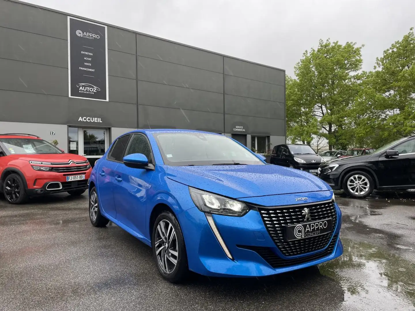 Peugeot 208 208 1.2i PureTech 12V S\u0026S - 100 - BV EAT8  Allure Bleu - 2