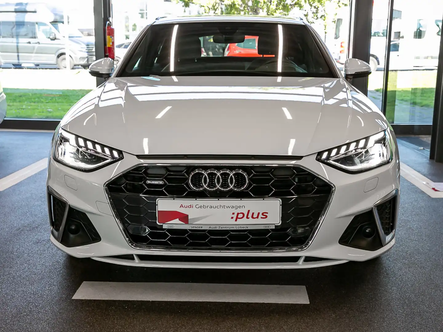 Audi A4 Avant 40 TDI quattro S line Pano Matrix AHK Weiß - 2