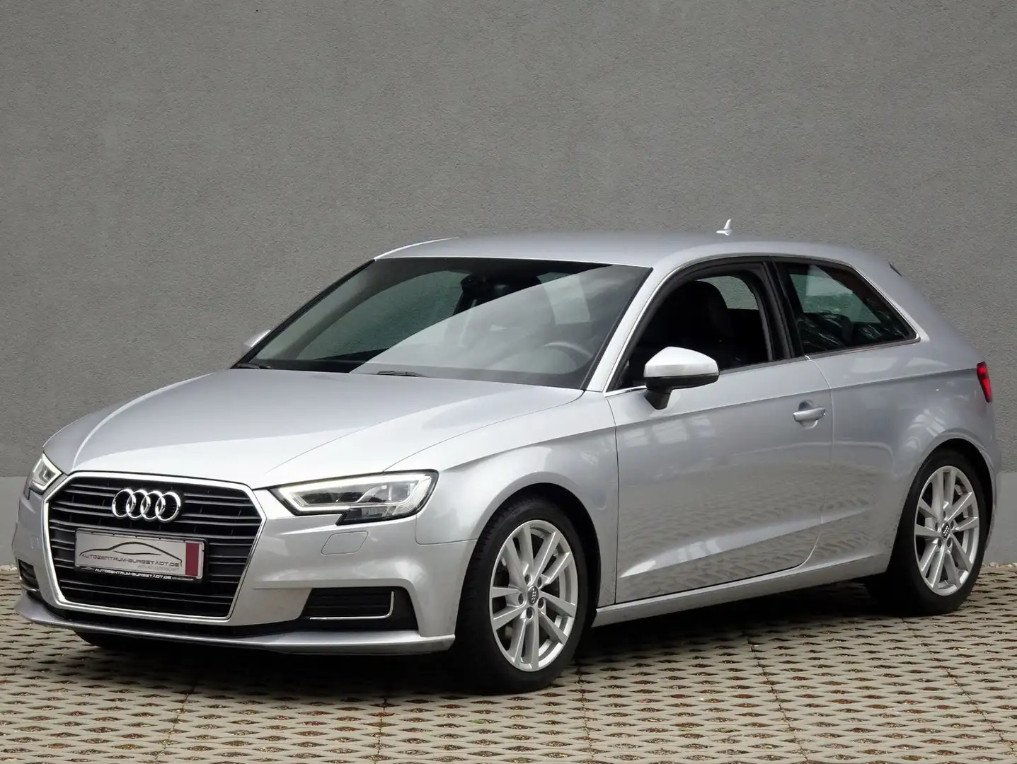 Audi A3 1,0 TFSI design/LED/Navi/SitzHZG/AHK/17"LMF Argento - 1