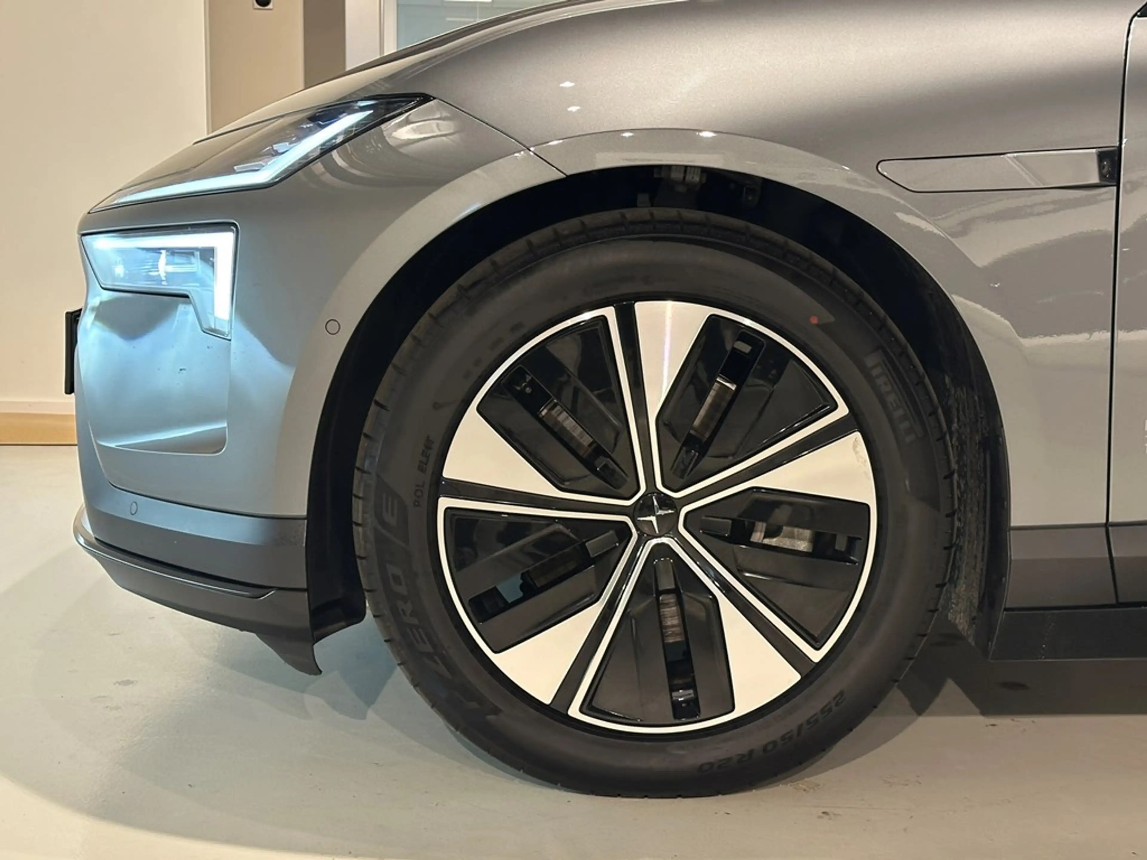 Polestar 4 Long Range — photo 3