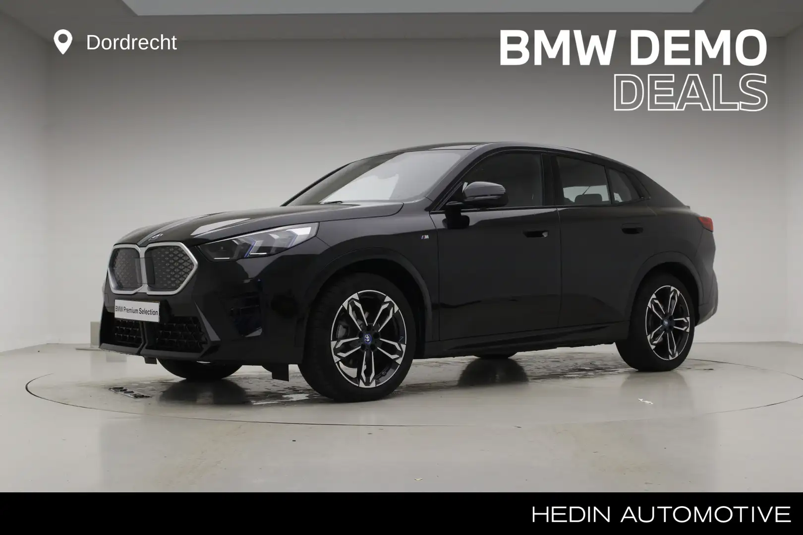 BMW iX2 eDrive20 67kWh | M-Sport | 19" | Voorbereiding Dri Zwart - 1