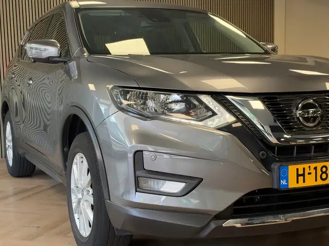 Nissan X-Trail view 4