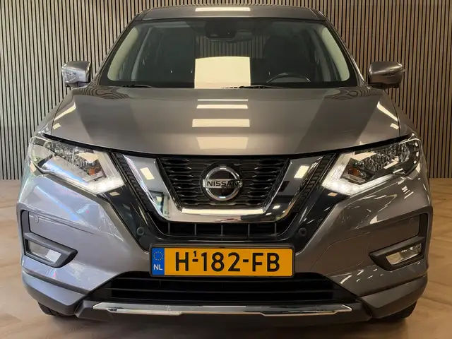 Nissan X-Trail view 2