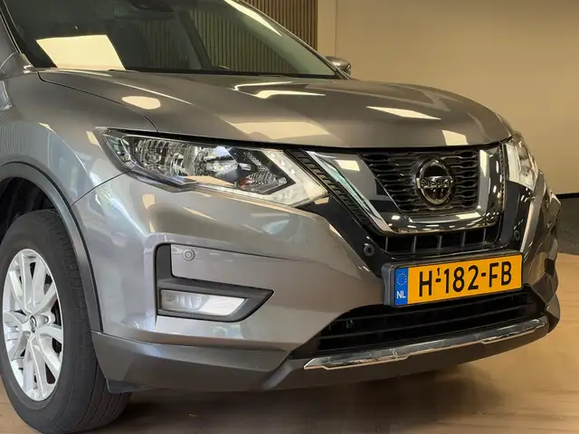 Nissan X-Trail view 3