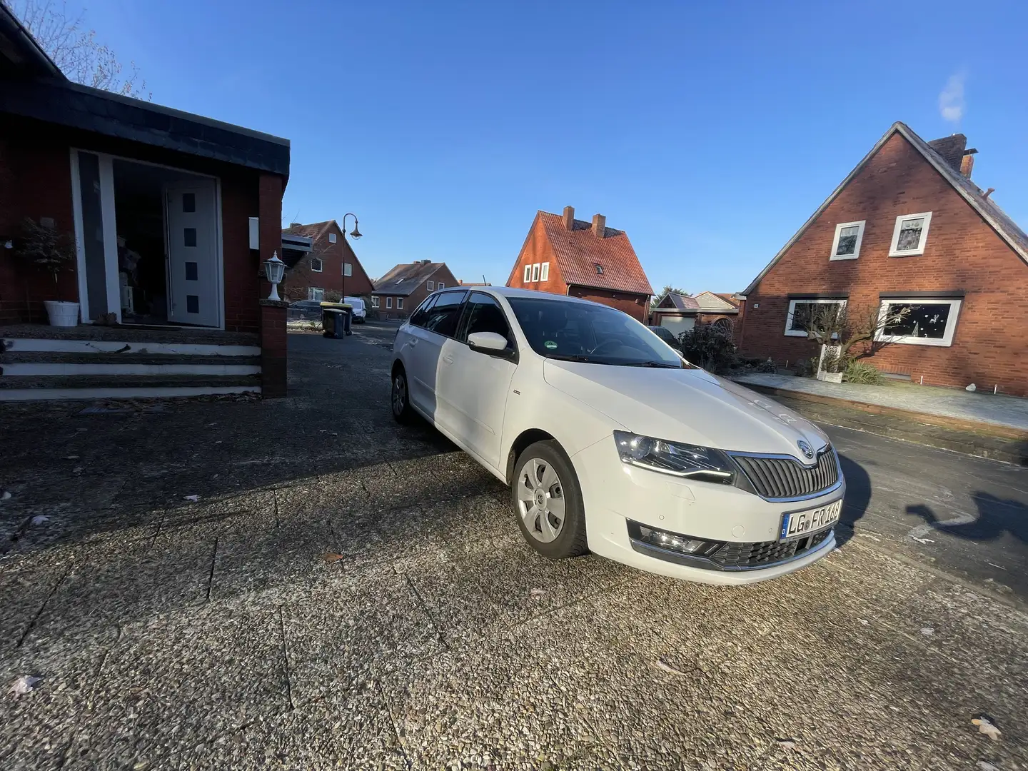 Skoda Rapid/Spaceback Clever - HU neu - Carvertical vorhanden Alb - 2