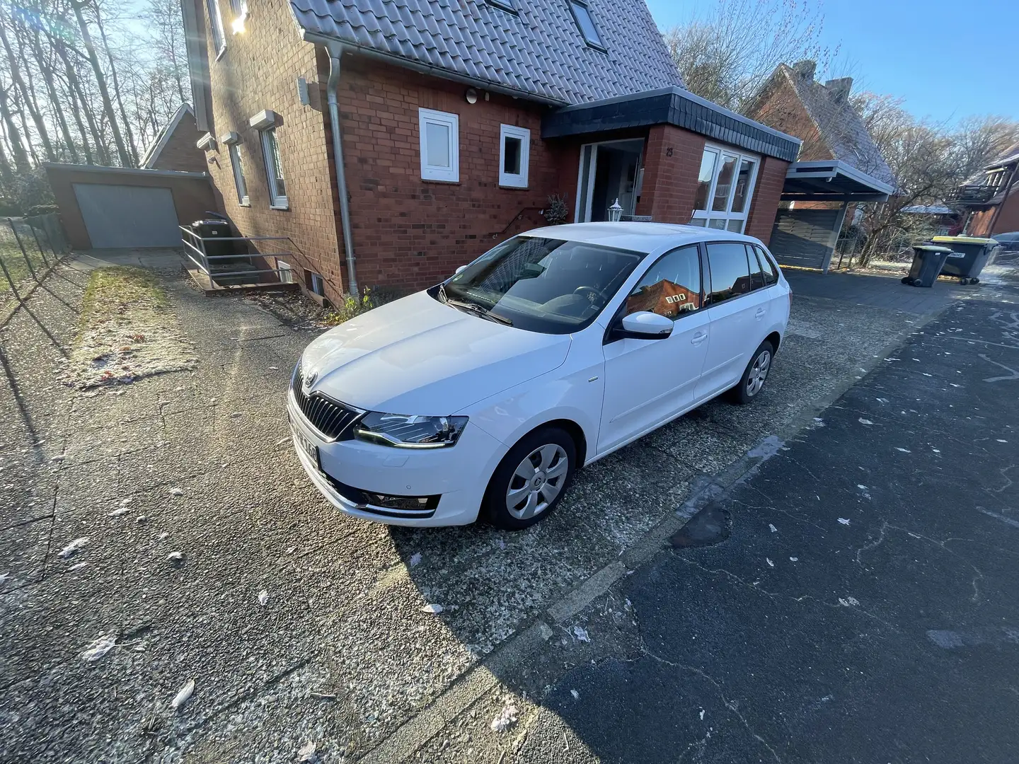 Skoda Rapid/Spaceback Clever - HU neu - Carvertical vorhanden Alb - 1